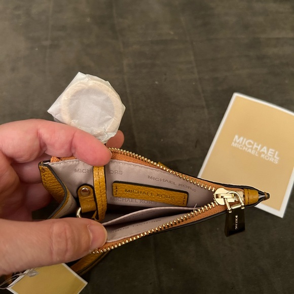 NWT Michael Kors keychain/card case - Picture 5 of 5